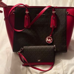 Michael Kors voyager bag